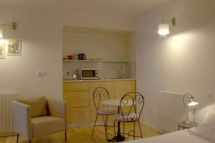 Gîte pour 3 personnes, avec Terrasse ainsi que Jardin et Piscine à Jurançon - 2