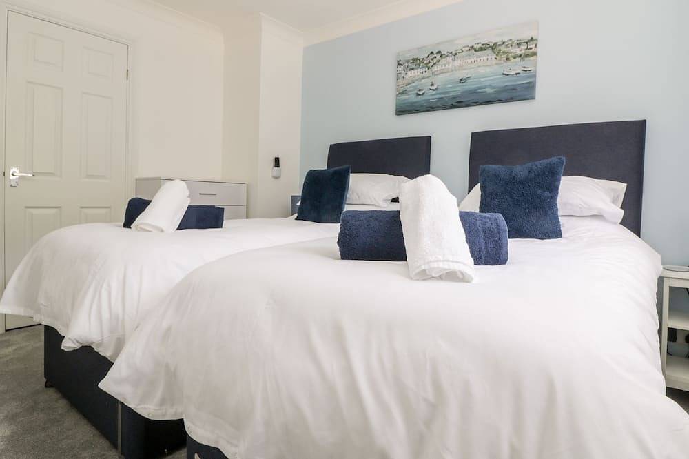 Beach Cottage, pet friendly, country holiday cottage in Portreath in Portreath, Cornwall