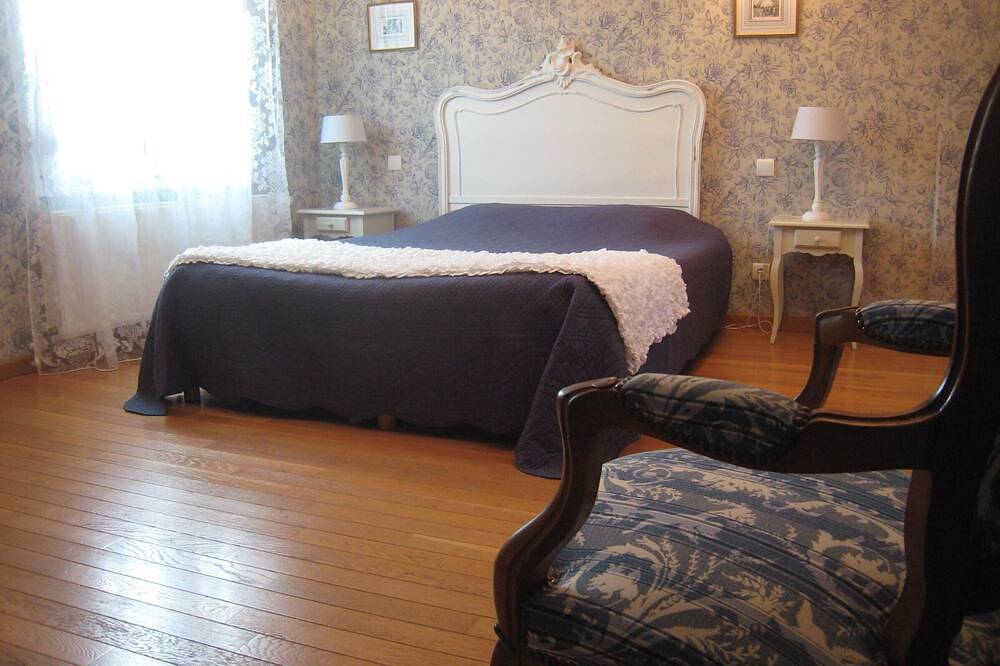 Chambre d'hôtes « Les Charmilles - Chambre Rouge » in Charny-sur-Meuse, Verdun