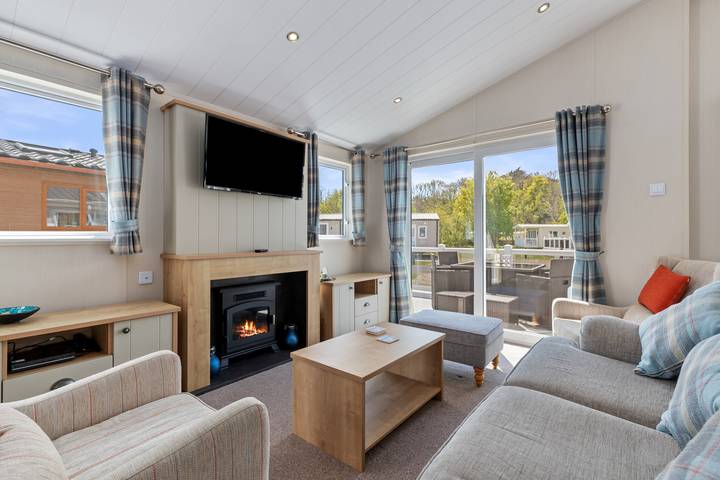 St Mary's View - Luxury Lodge, Close to Beach in Penally, Pembrokeshire