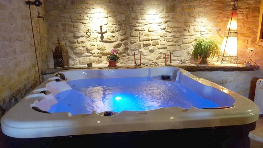 Casa rural para 7 personas, con jacuzzi, Se admiten mascotas en Cataluña