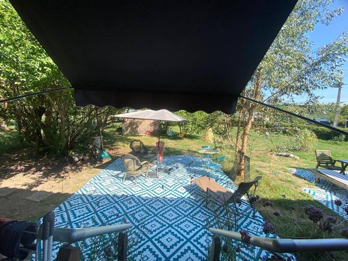Location de vacances pour 2 personnes, avec Terrasse ainsi que Jardin et Vue à Valojoulx