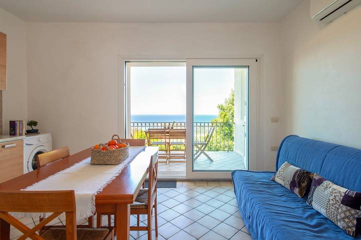 Entire apartment, Apartment 'Due Passi Dal Mare' with Sea View, Private Garden and Air Conditioning in Trinità d'Agultu e Vignola (Borgo), Trinità d'Agultu e Vignola