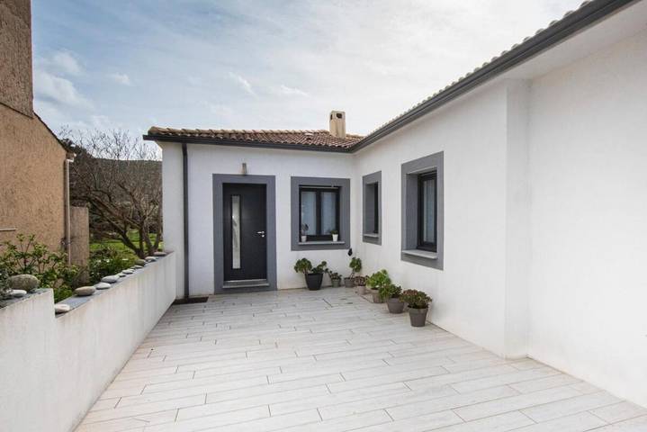 Location de vacances pour 4 personnes, avec terrasse et jardin à Luri - 4