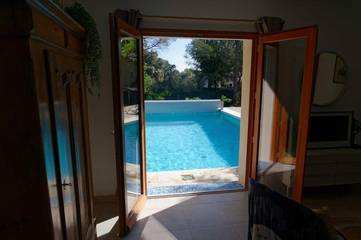 Maison d’hôte pour 2 personnes, avec vue ainsi que piscine et jardin à Saint-Siffret
