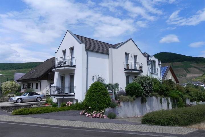 Ferienwohnung für 2 Personen, mit Balkon und Terrasse in Zell (Mosel)