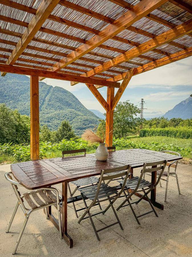 Location de vacances pour 4 personnes, avec vue ainsi que terrasse et jardin à Albertville - 2