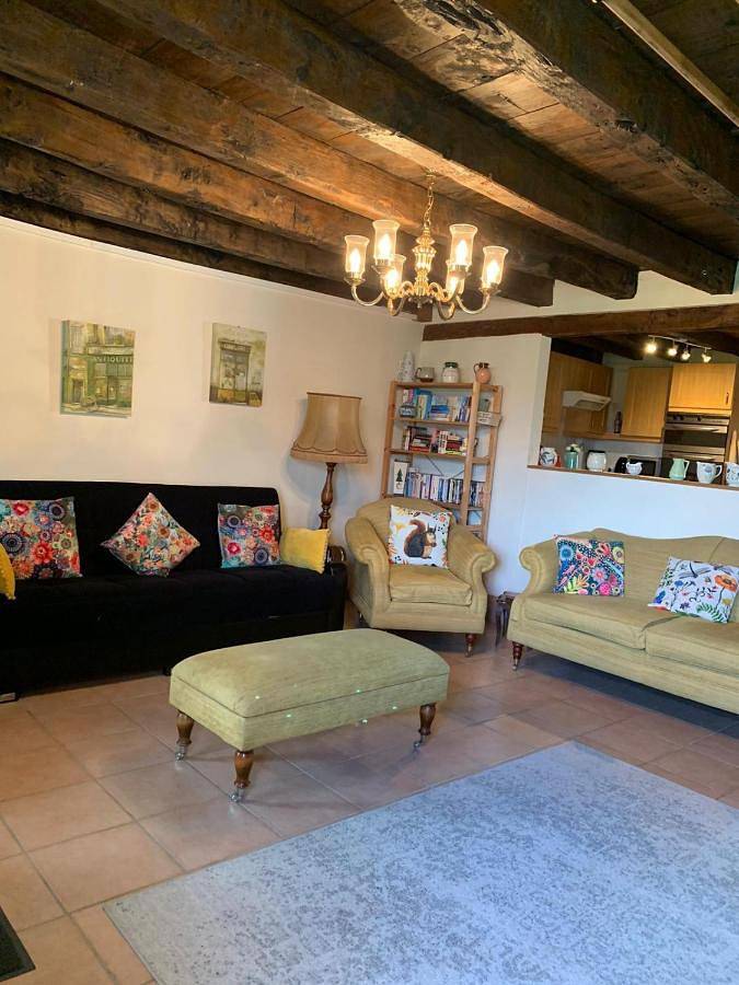 Location de vacances pour 4 personnes, avec Terrasse et Jardin ainsi que Piscine et Vue à Oradour-Saint-Genest