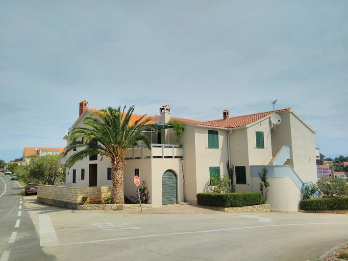 Ganze Wohnung, 2-Zimmer-Ferienwohnung mit Terrasse und Meerblick Sali (Dugi otok) A-444-c in Sali, Dugi Otok