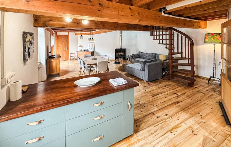 Appartement confortable à Aulos - Parking, lave-linge et centre ville à proximité in Les Cabannes, Ariège