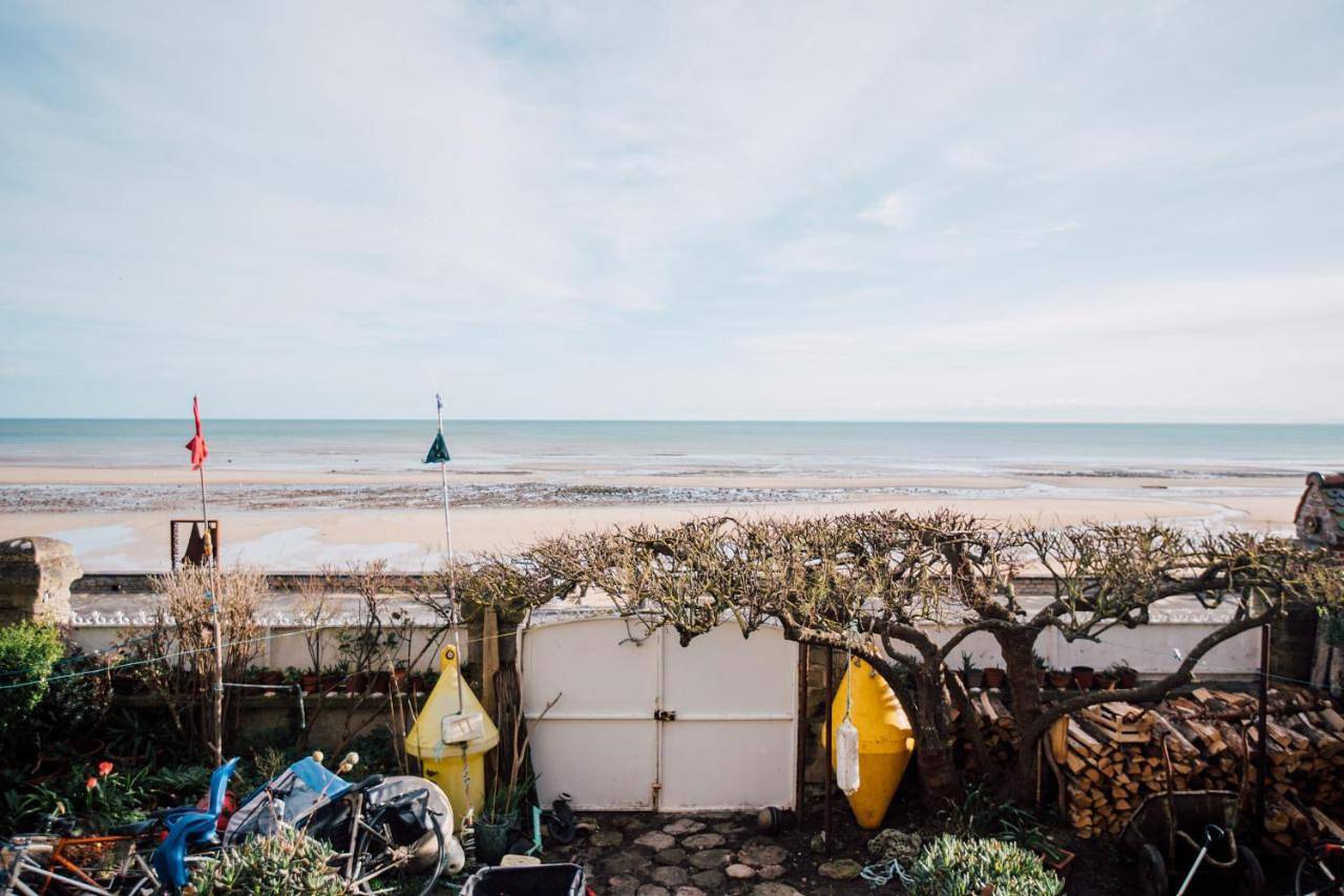 Standard Double Room with Shared Bathroom in Lion-sur-Mer, Région de Caen