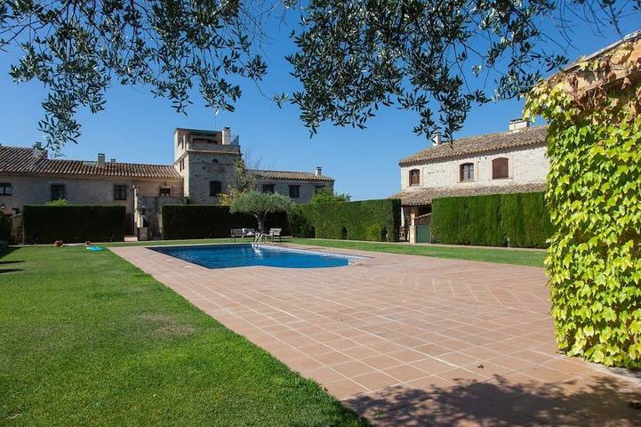 Location de vacances pour 7 personnes, avec piscine à Torroella de Fluvià