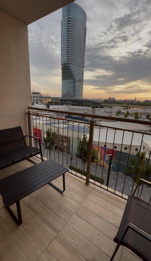 Apartamento para 4 personas, con terraza y vistas, Se admiten mascotas en Belgrado
