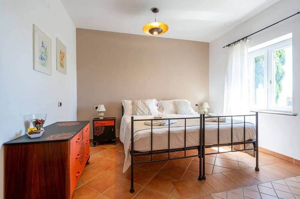 Poderino Sole, \"Mirto\" Room in Lajatico, Pisa Provinz