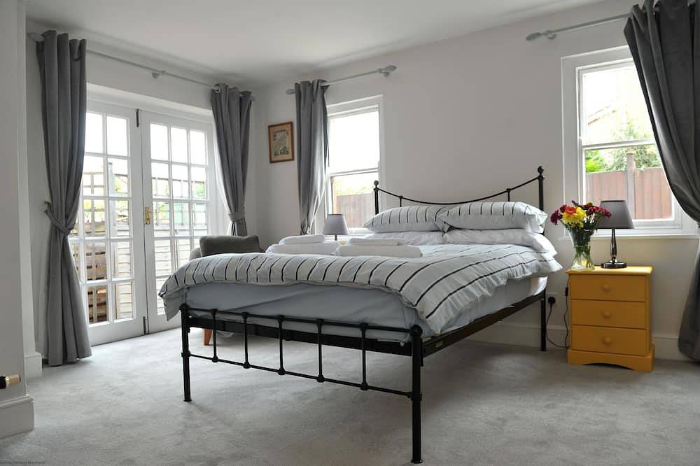 An apartment that sleeps 4 guests  in 1 bedroom in Cheltenham, Gloucestershire