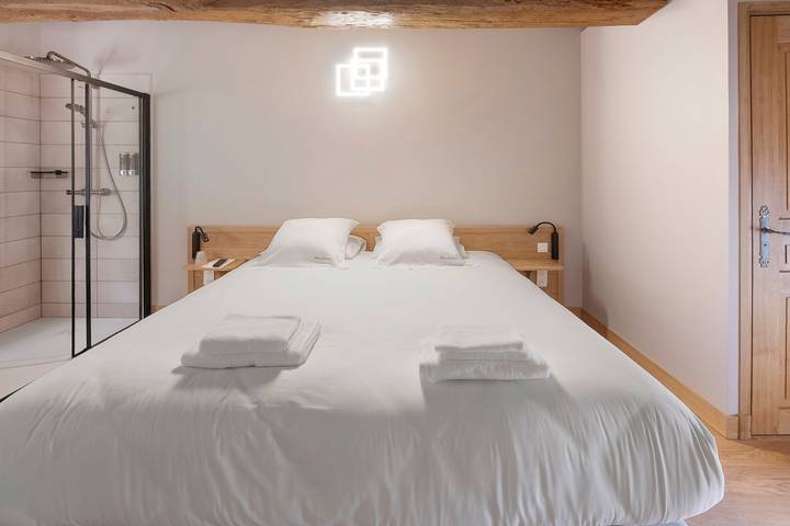 Bed & Breakfast 'La Chasserie 7 – Grange Arthuis' mit Garten, WLAN und Klimaanlage in Lavau, Loire-Tal