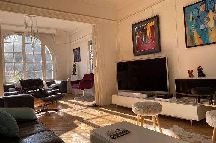 Location de vacances pour 10 personnes, avec Terrasse à Courbevoie