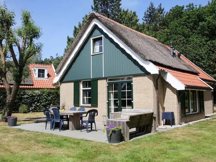Ferienhaus für 6 Personen, mit Terrasse und Garten sowie Pool auf Texel
