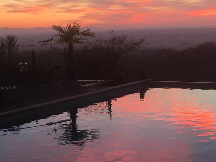 Location de vacances pour 3 personnes, avec Terrasse et Jardin ainsi que Piscine et Vue à Castelnau-d'Arbieu