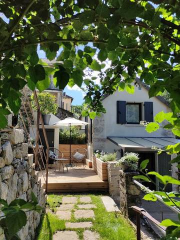 Gîte pour 2 personnes, avec jardin et terrasse à Villefort