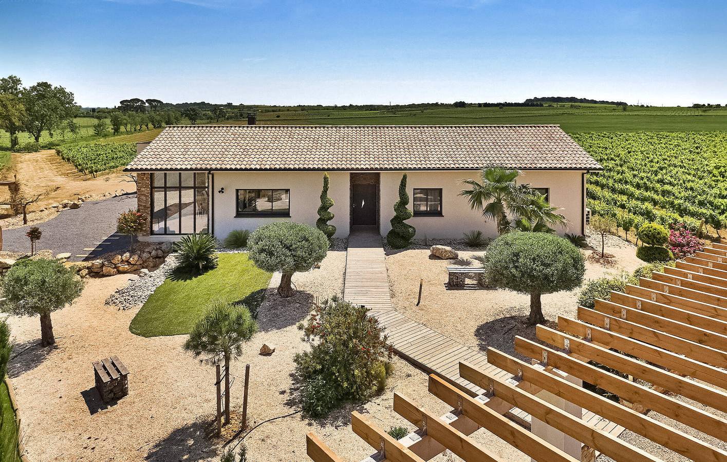 Appartement de luxe avec piscine, parking et WiFi, à 1,5 km de Servian in Servian, Côte méditerranéenne (France)