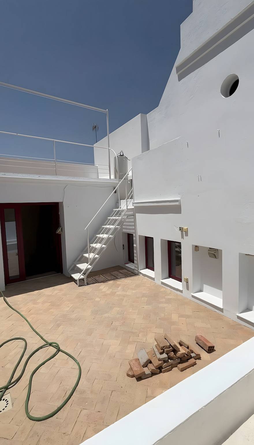 Entire apartment, Apartment 'Ático Con Piscina Sevilla Centro' with Private Pool, Wi-Fi and Air Conditioning in Casco Antiguo, Sevilla