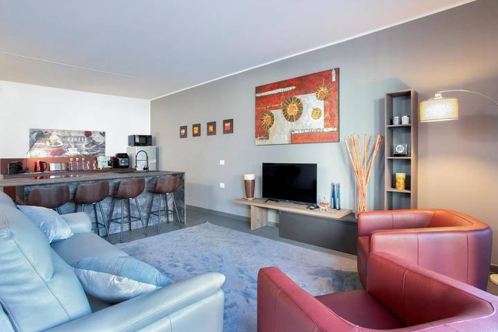 Location de vacances pour 6 personnes, avec Terrasse ainsi que Jardin et Piscine à Monza - 3