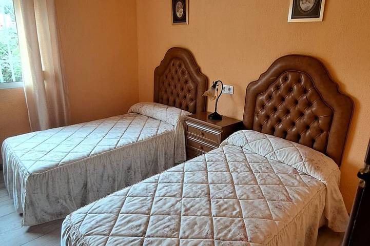 A 10 minutos de Sevilla. Chalet independiente, con piscina y muy tranquilo in Alcalá de Guadaíra, Provincia de Sevilla