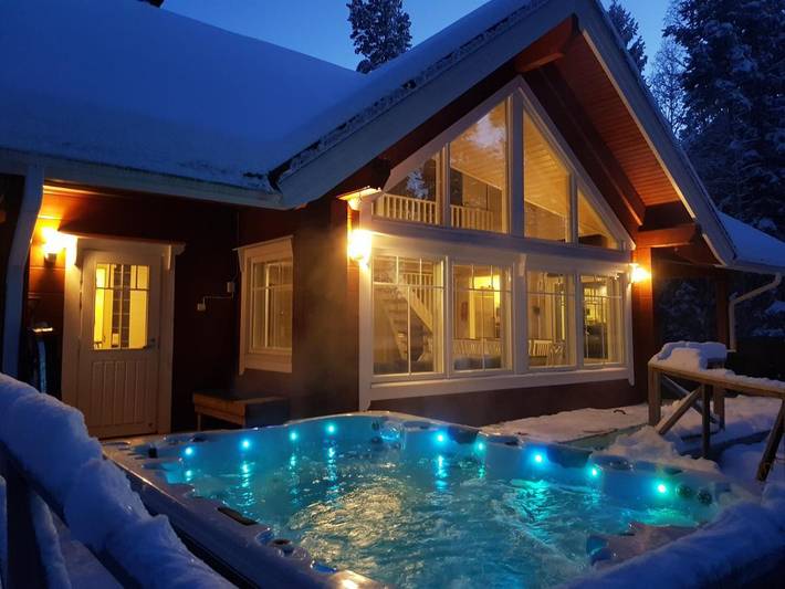 Ferienhaus für 10 Personen, mit Whirlpool und Terrasse sowie Sauna und Seeblick in Virrat