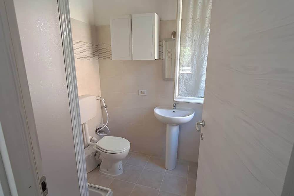 Double room up to 3 beds, central and close to the sea in Rome in Ostie, Rome