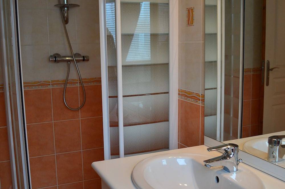 Appartement entier, A louer bord de mer logement T2 loggia terrasse jardin in Clohars-Carnoët, Côte de Cornouaille