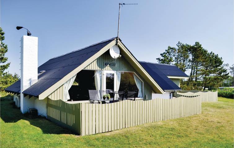 Ferieudlejning for 6 personer, med terrasse og sauna samt jacuzzi, husdyr tilladt i Bjerregård