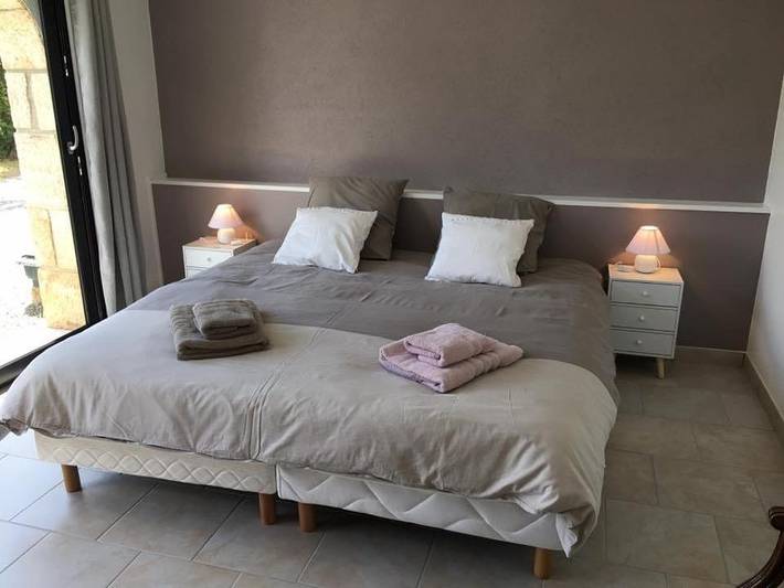 Location de vacances pour 2 personnes, avec vue et terrasse ainsi que jardin et piscine à Ribes - 2