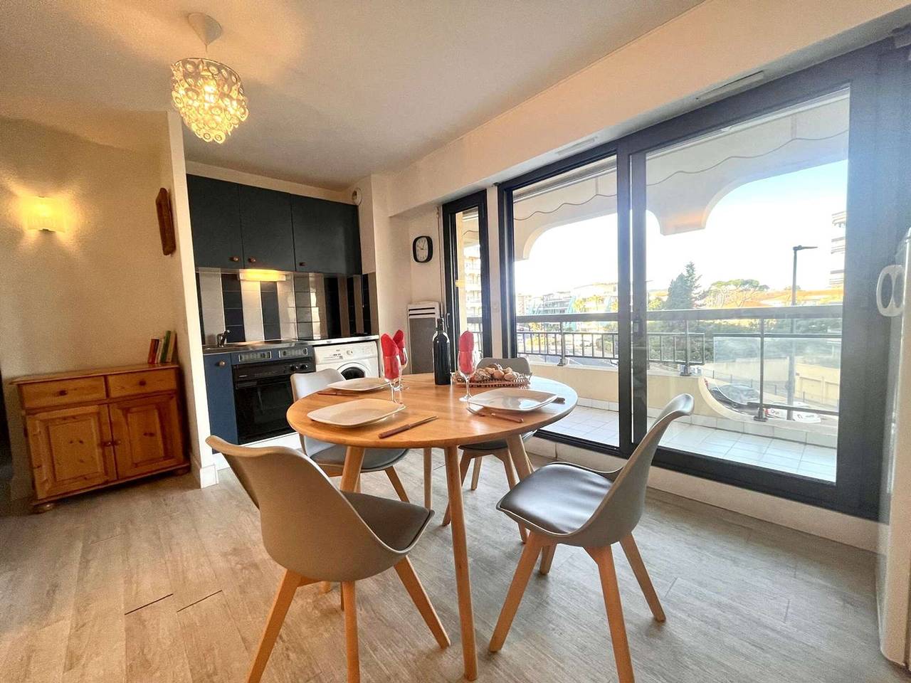 Appartement entier, Appartement 2P, 4 Couchages, Terrasse et Salon de Jardin à 200m de la Plage, Fréjus in Fréjus Plage, Fréjus
