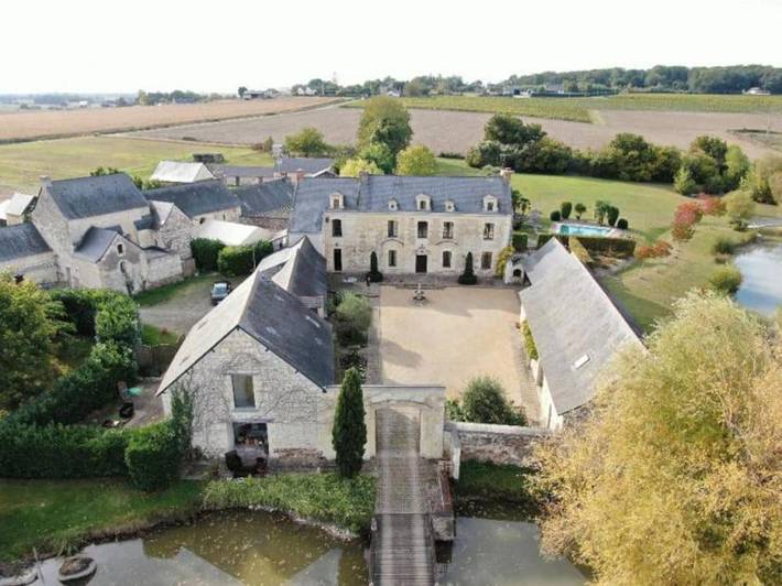 Location de vacances pour 14 personnes, avec vue et jardin ainsi que piscine et terrasse dans Brissac-Loire-Aubance - 3