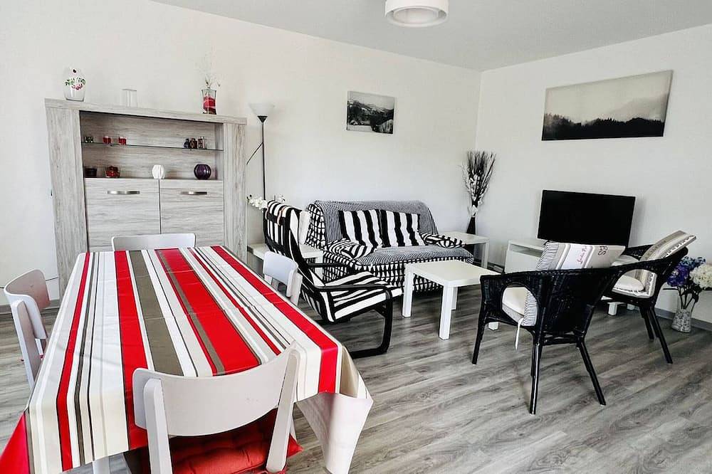 Entire apartment, T2 in Cambo-Les-Bains, balcony, private parking, near thermal baths in Cambo-les-Bains, Bayonne region