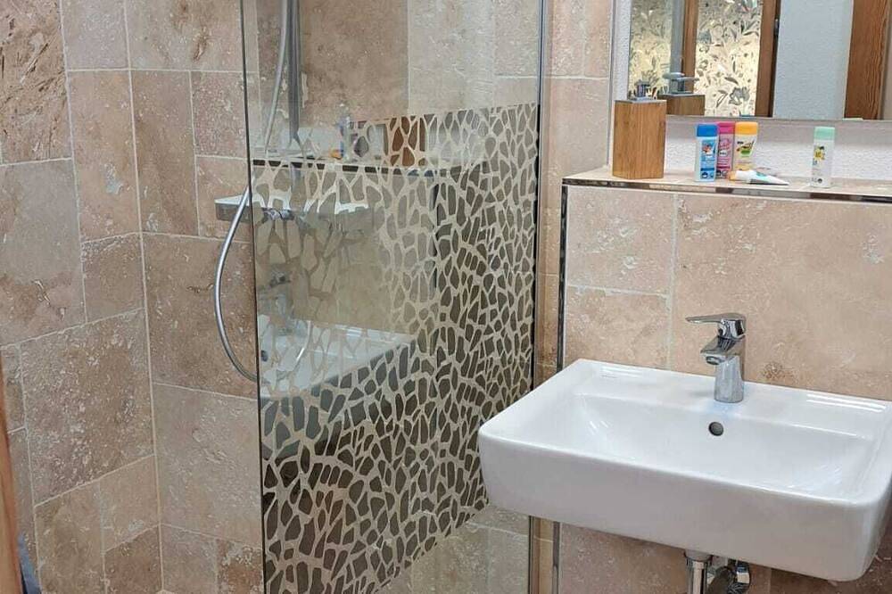 Ganze Wohnung, Gemütliche Ferienwohnung mit Garten und Grillmöglichkeit in Nidda, Wetterau