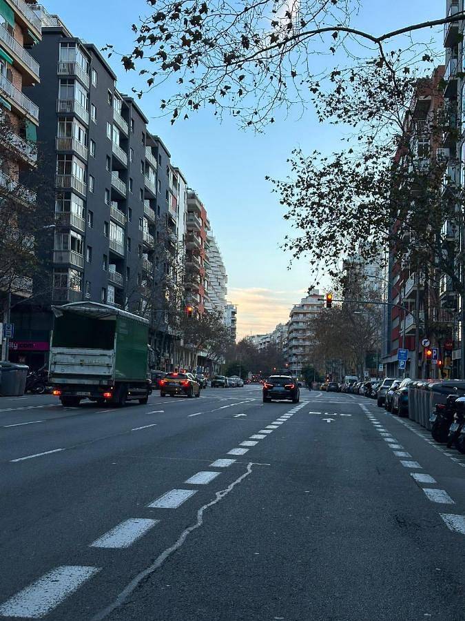 Double Room with Shared Bathroom in Barcelona Centre, Barcellona