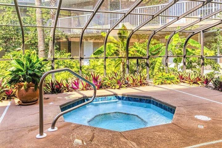 Vacation rental for 4 people, with sauna and hot tub as well as pool and yard in Panama City (Florida)