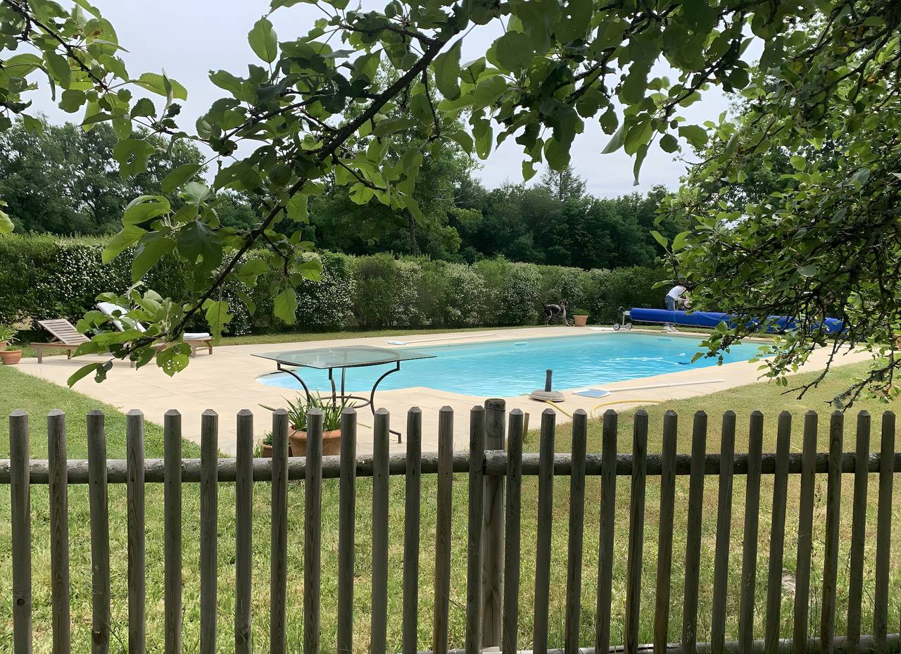Casa de vacaciones 'Le Pré des Fées' con vistas al lago, piscina privada y jardín in Salbris, Sologne