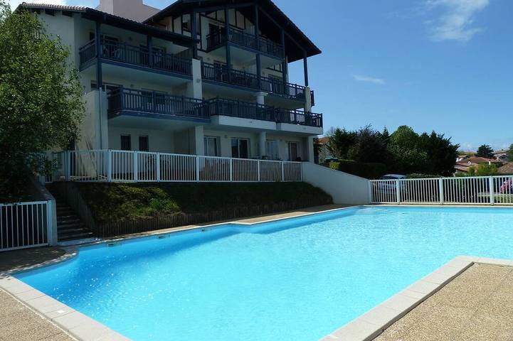 Location de vacances pour 5 personnes, avec Balcon ainsi que Terrasse et Piscine à Guéthary