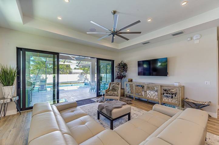 Barn for 8 people, with hot tub and yard in 