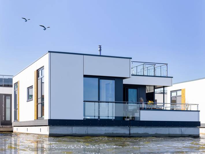 Hausboot für 6 Personen, mit Terrasse in Ribnitz-Damgarten