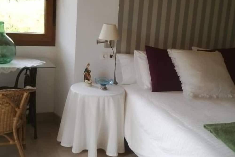 Schöne Aussicht auf die grüne Natur von innen Asturiana in Valdés, Costa Verde (Spanien)