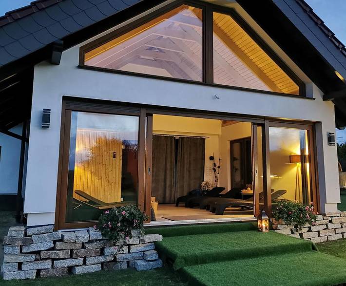 Apartament wakacyjny dla 14 osób, z sauna i jacuzzi oraz ogród, zwierzęta dozwolone w Jezioro Żarnowieckie