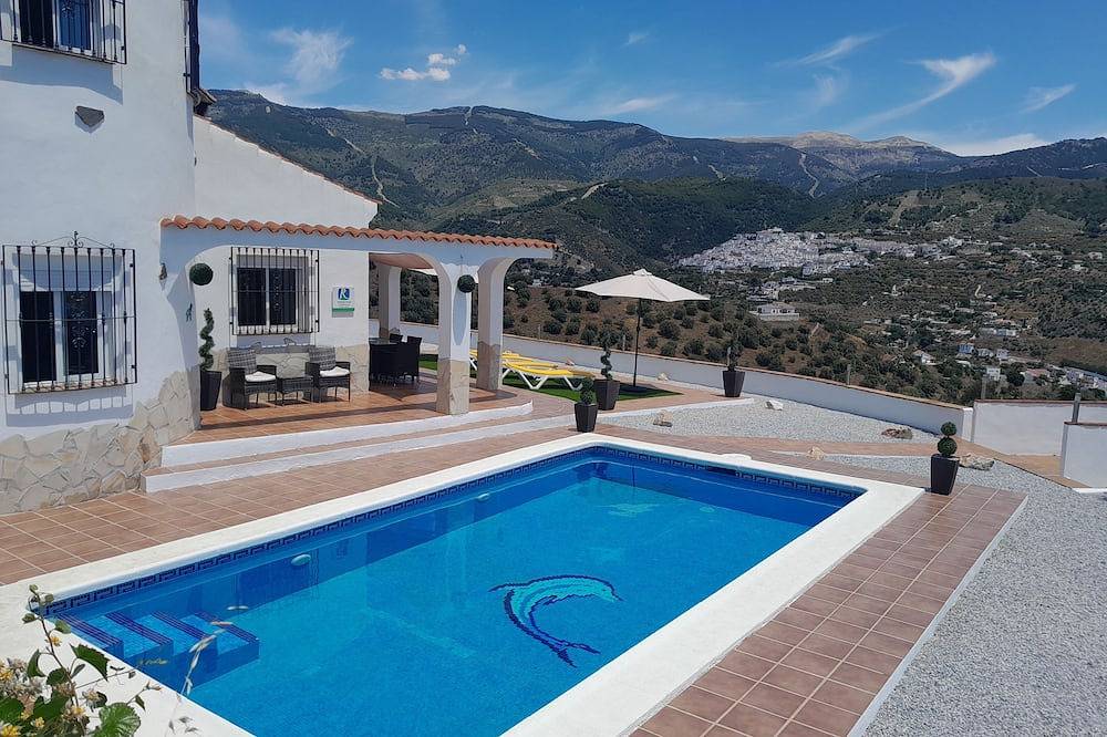 Villa with Amazing Views in Árchez, Málaga Province