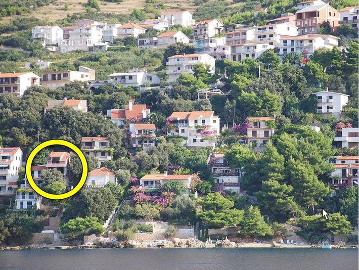 Ganze Wohnung, Traumhafte Terrasse mit Meerblick, erste Reihe zum Meer in Stanici, Omis-Riviera