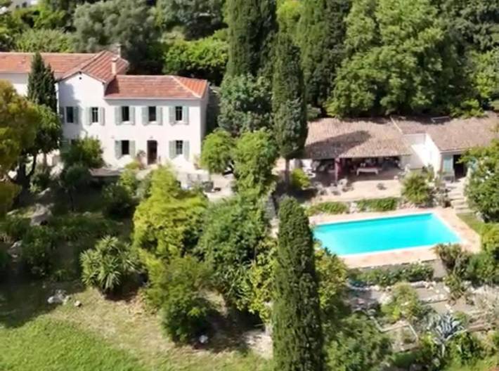 Chambre d’hôte pour 2 personnes, avec vue et piscine ainsi que jardin et terrasse