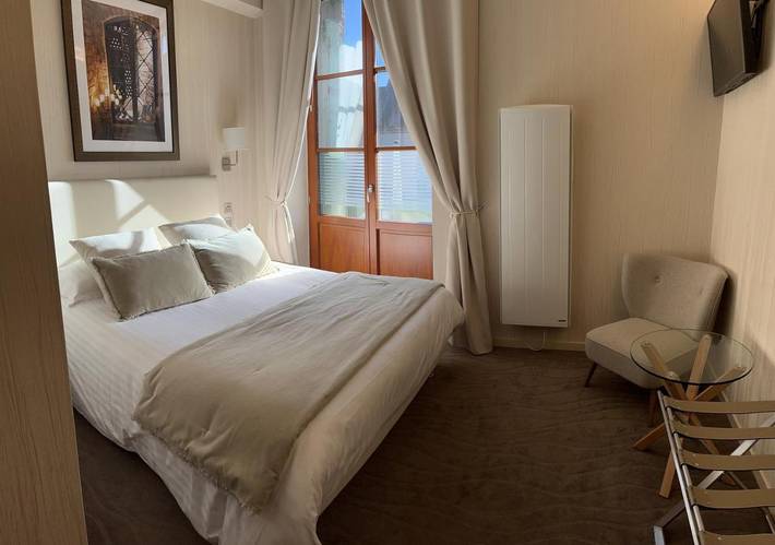 Hôtel pour 2 personnes, avec terrasse à Arbois (homonymie) - 4