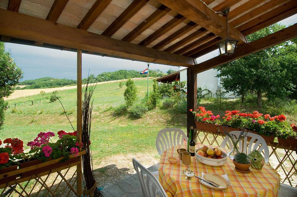 Geheel appartement, Robin appartement in de Vierdaagse van de advertenties Maestade in Cagli, Valle del Metauro